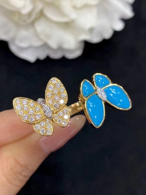 Luxury Sparkles 18K Gold Diamond Ring Diamond Round Cut With Blue Stone