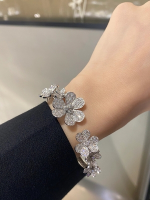 Bezel Setting Custom Brand Jewelry Luxurious Style With Diamond Stone Wedding Jewelry 18k Gold