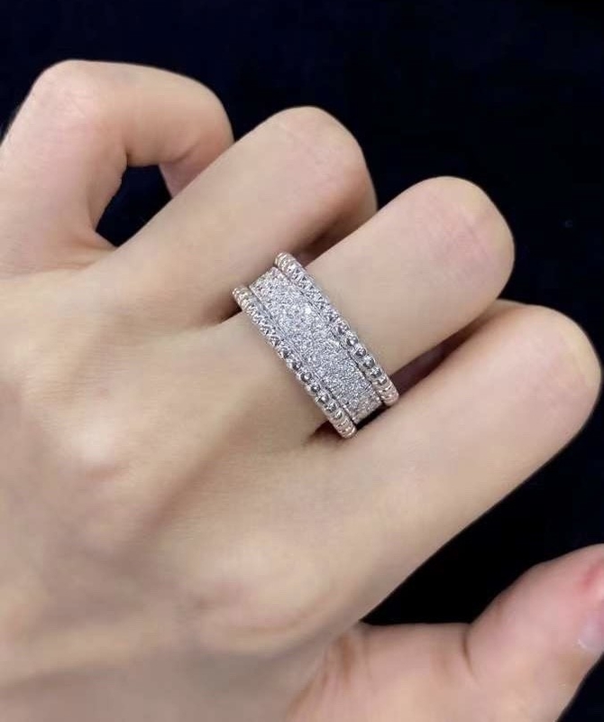 Women Finest Craftsmanship Custom Brand Jewelry Custom Brand / Arpels Diamond Jewelry Collection