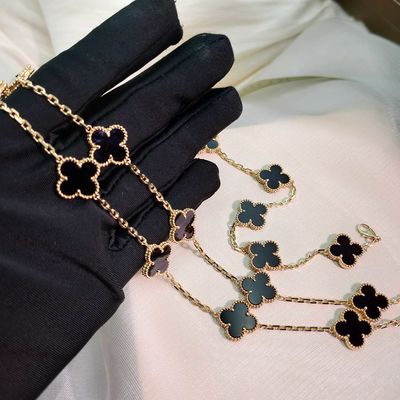 Gioielli artigianali con incastonatura HK che esaltano la bellezza del diamante con incastonature a griffe sicure